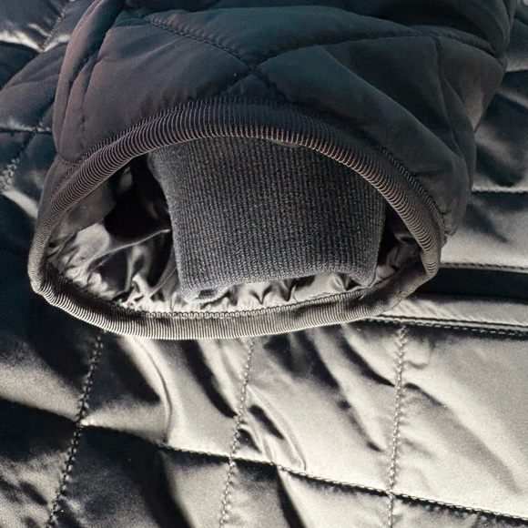 Aritzia Babaton Oversized Insulated Quilted Liner Geo Jacket Black - Picture 9 of 9